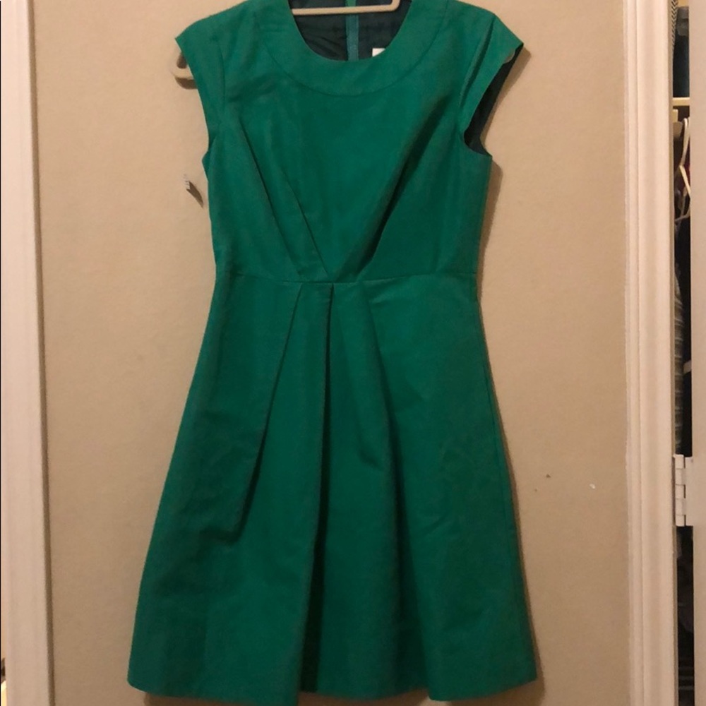 green dress